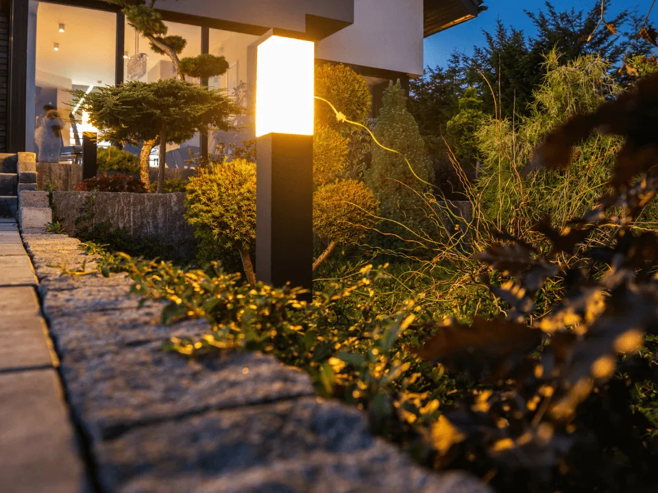 outdoor-lighting-walkways-platinum-electric-rigby-ID